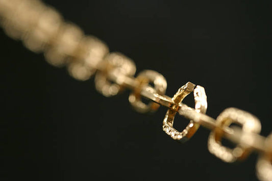 Long Lariat Necklaces: A Modern Twist on Timeless Elegance