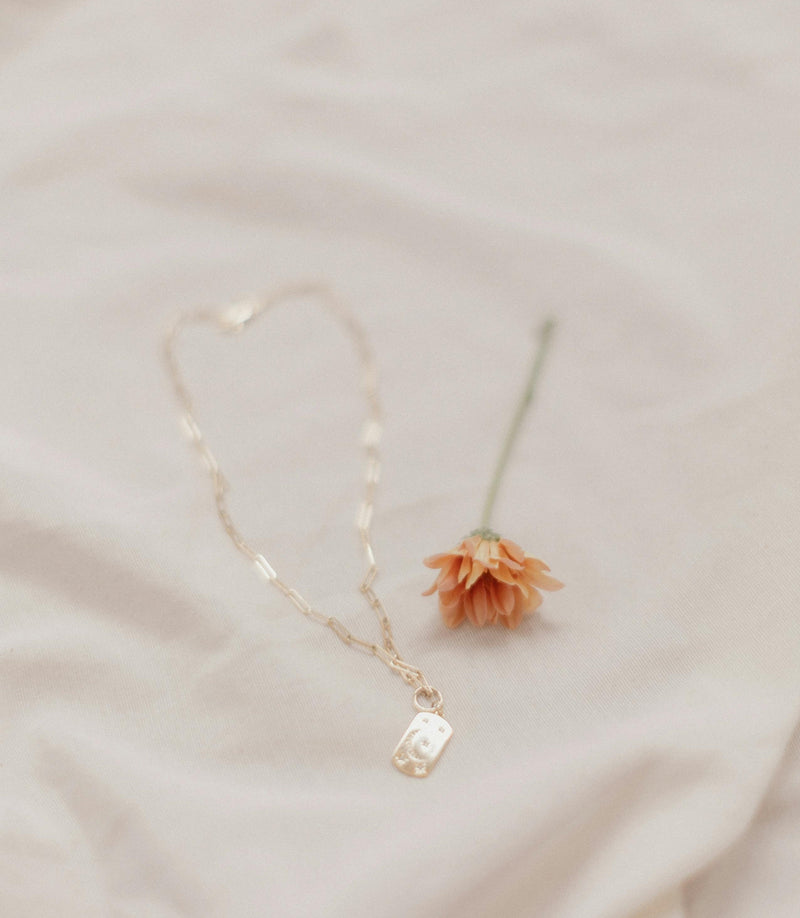 The Ethereal Beauty and Spiritual Power of Selenite Necklaces