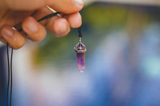 Crystals and Style: Discover the Spiritual Power of the Crystal Bar Necklace