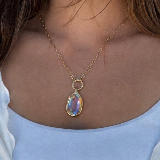 (16x24mm) is a sculptural pendant in the Pendants category that pairs clean geometric lines with a compact 16x24mm profile, offering a refined, modern accent that works equally well as a subtle everyday piece or a minimalist statement for special occasions