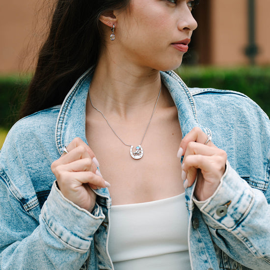 A timeless horseshoe pendant that blends classic symbolism with contemporary minimalism; designed to be worn solo or layered for added personality, it brings understated elegance and everyday versatility to any wardrobe, with a refined finish and secure clasp for comfortable all-day wear, beautifully packaged to make a thoughtful, stylish gift.