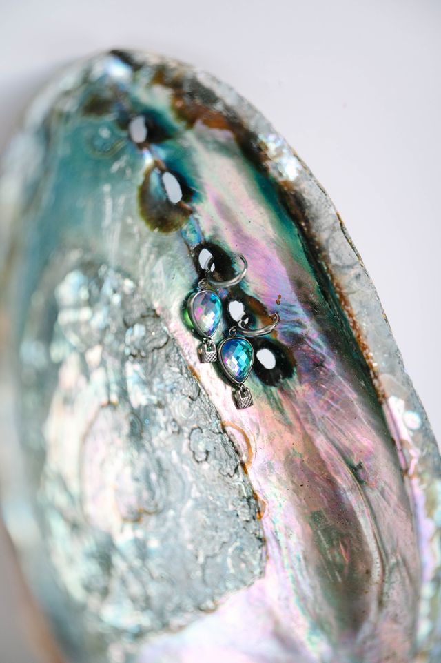 Elevate your jewelry collection with these whimsical balloon earrings, featuring delicate hot air balloon charms with movable basket details. Each earring showcases expertly crafted stonework that catches the light beautifully. 