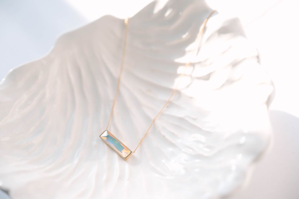 Bar Necklace, a sleek and modern addition to your jewelry collection. Crafted to perfection, this pendant exudes elegance, making it a versatile choice for both casual and formal occasions. 