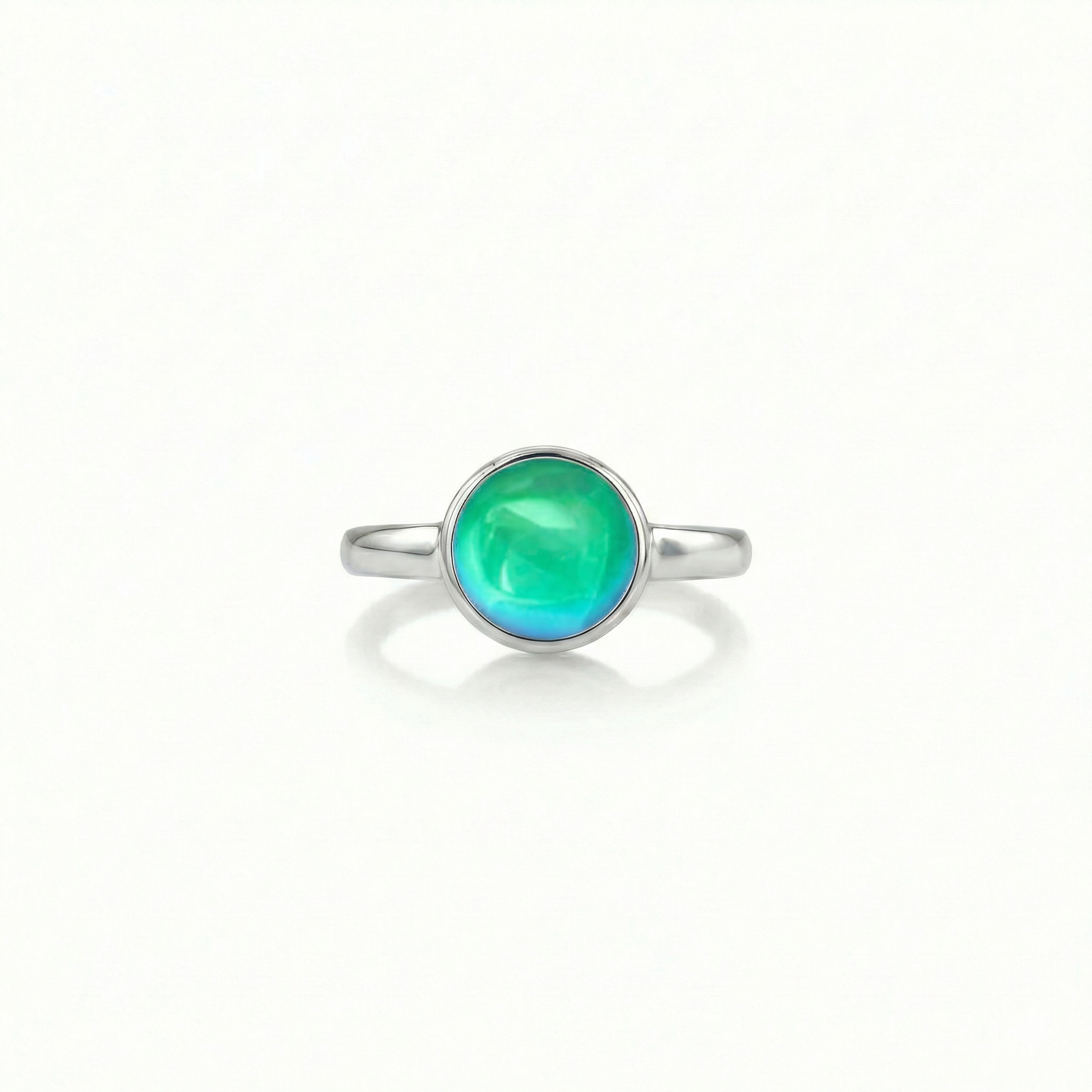Classic Ring crafted from solid sterling silver, this ring combines quality with style with 9mm polished green stone.