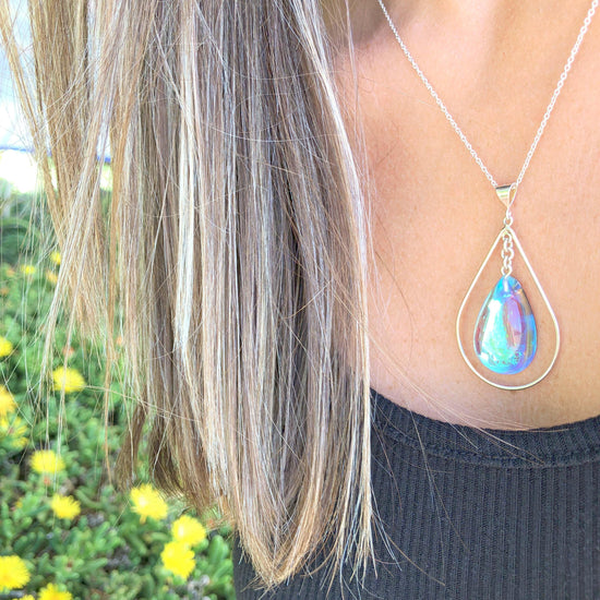 Drop with Loop Pendant is a classic design that elegantly radiates with polished blue pendant. It comes with an 18" .7mm sterling silver box chain, ensuring a complete and polished look.