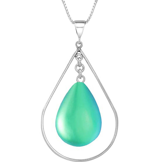 Drop with Loop Pendant is a classic design that elegantly radiates with a frosted green pendant. It comes with an 18" .7mm sterling silver box chain, ensuring a complete and polished look.