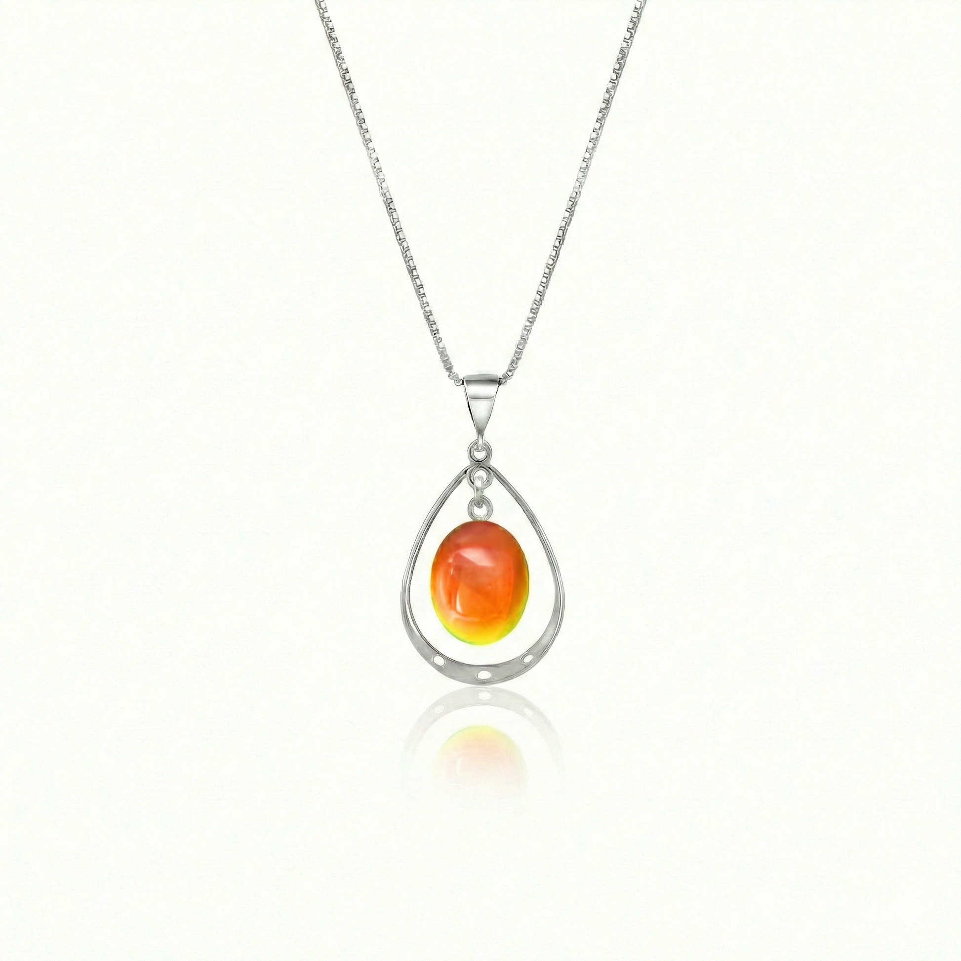 アクセサリー Llife STREAMLINE OVAL PENDANT Crystal Oval with Sterling Silver Loop Pendant by LeightWorks
