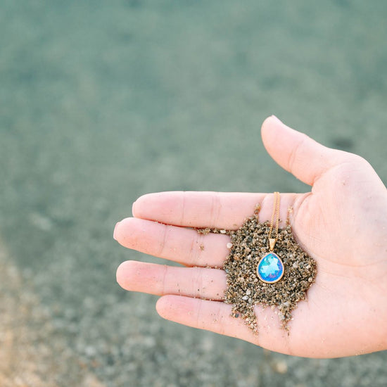 Teardrop Crystal Pendant, a beautifully designed piece that exudes sophistication and grace. This elegant pendant, shaped like a delicate teardrop, is perfect for adding a touch of sparkle to your everyday ensemble or an enchanting shimmer to your evening wear